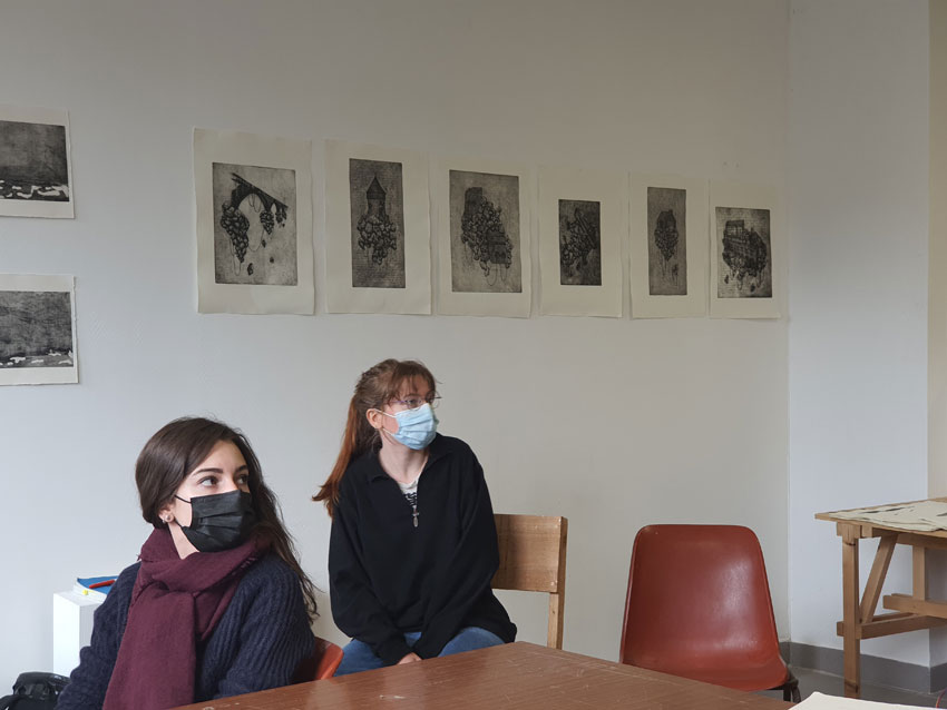 [POINT DE VUE RADE] Un échange fructueux, hier au local de la Pointe, entre les artistes actuellement en résidence au sein du projet "De la nature" et les étudiant.e.s en 2ème année à l'EESAB-site de Brest, 11 mai 2021