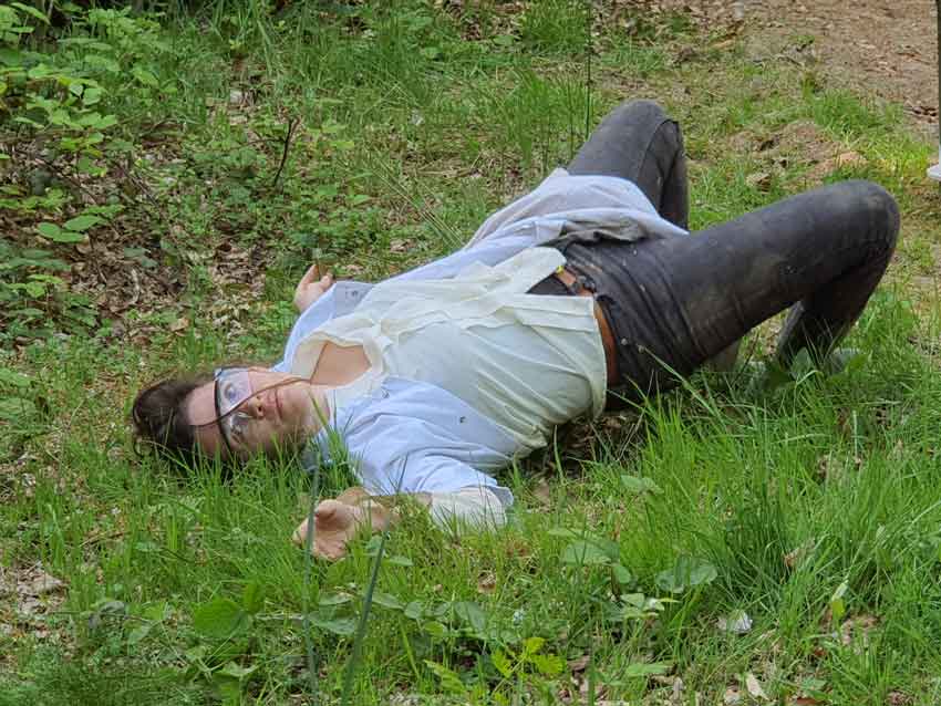 Rendez-vous au vallon du Stang-Alar à Guipavas le 7 mai 2022, Performance Marianne Rousseau, Maillage en jus de couleurs,performance teintures végétales