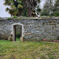 Jardin de la maison de l'ancien peintre et maitre verrier du XIXème siècle Jean-Louis Nicolas à Morlaix, décembre 2022