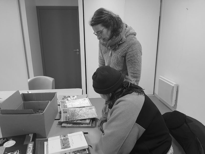 Première rencontre de Marion Bonjour avec l'équipe de la Maison des Abers-Ti an Aberioù à Saint Pabu pour préparer son projet éditorial Frictions côtières.