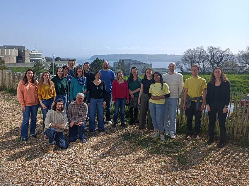 Groupe de chercheurs et chercheures lors de la réunion ANR HABIS, IUEM, technopole Brest-Iroise, 27 mars 2025. Marc le Long.