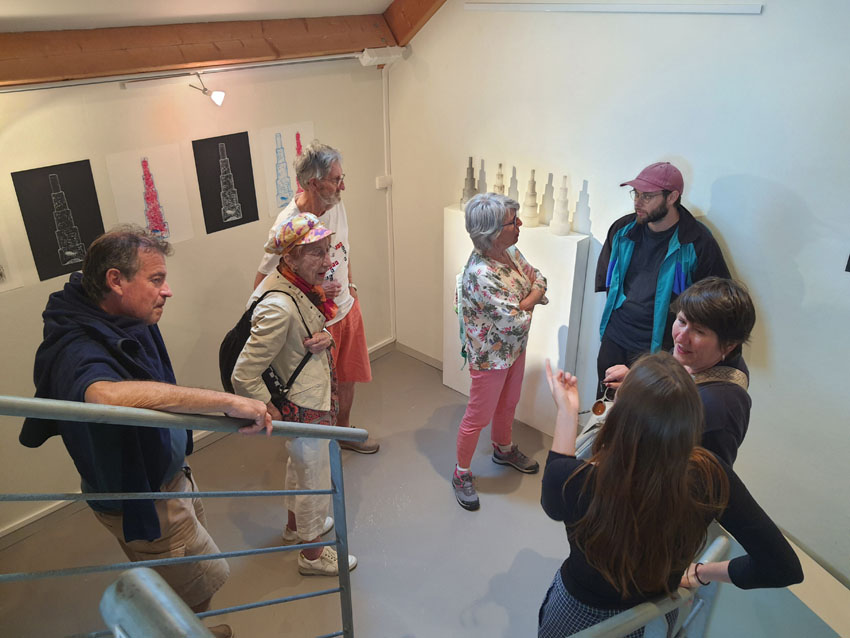 Marieke Rozé et Vincent Lorgeré présentent les sérigraphies et sculptures de leur projet [Coring] exposées à l'intérieur de la Maison des Abers.