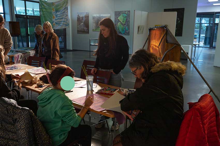 Atelier [Algues en pagaille] animé par Marianne Rousseau le 1er novembre 2023 à Océanopolis dans le cadre de l'exposition Escale #4.