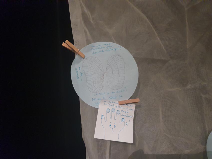 Détail de l'installation créée lors de l'atelier [Art et science] animé par Christine Paillard et Marie-Claire Raoul aux Actes Bretagne 2025, SEW, Morlaix. Photo © M.-C. Raoul.