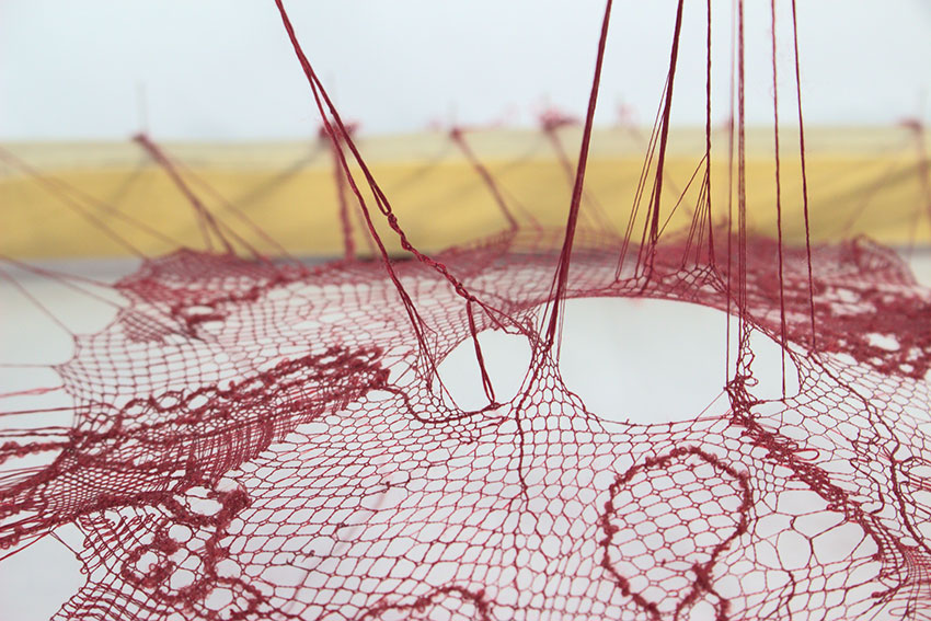 Résurgence, dentelle au fuseau, Gladys Sauvage, 2021. Crédit photo : G. Sauvage